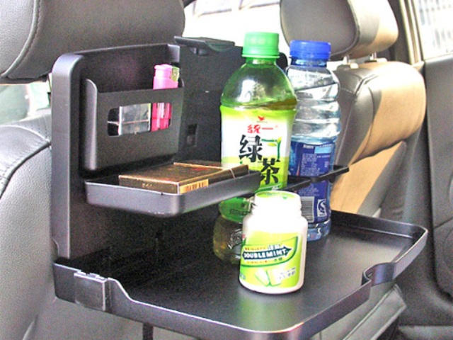Folding_dining_table_and_cup_holder_car_seat1