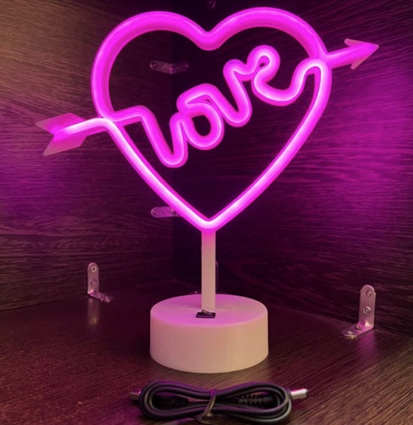 LED_tabletop_love_1