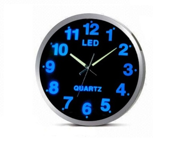 Wall_clock_with_blue_led_display_
