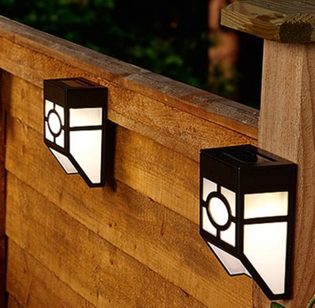 solar_fence_lights_1_pj1f-rn